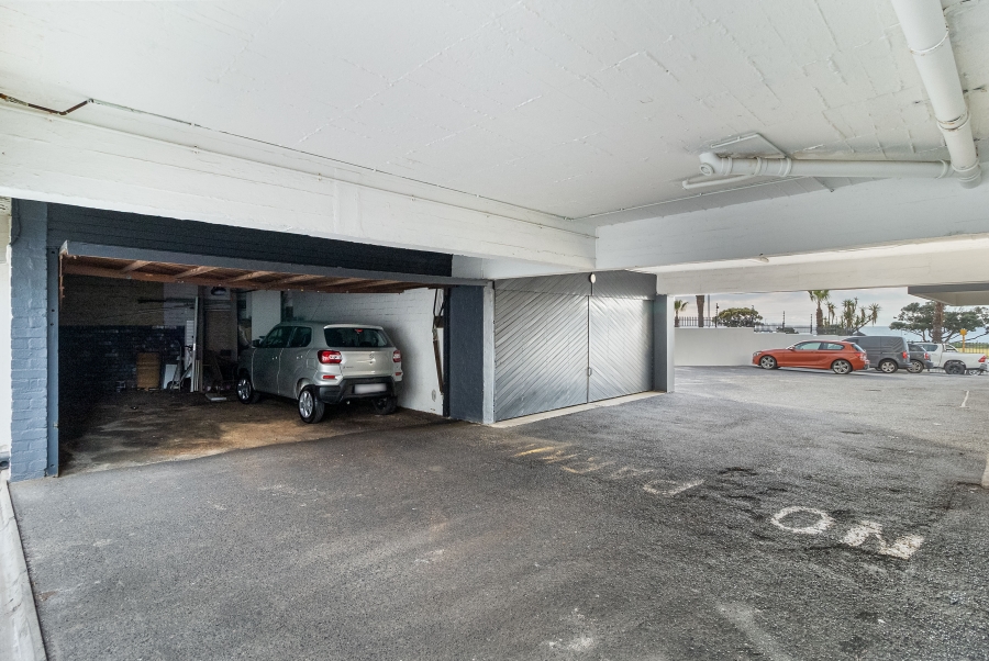 3 Bedroom Property for Sale in Sea Point Western Cape